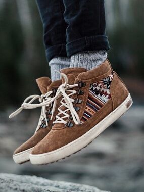 Inkkas Tan Suede Camping Boots Women’s 7